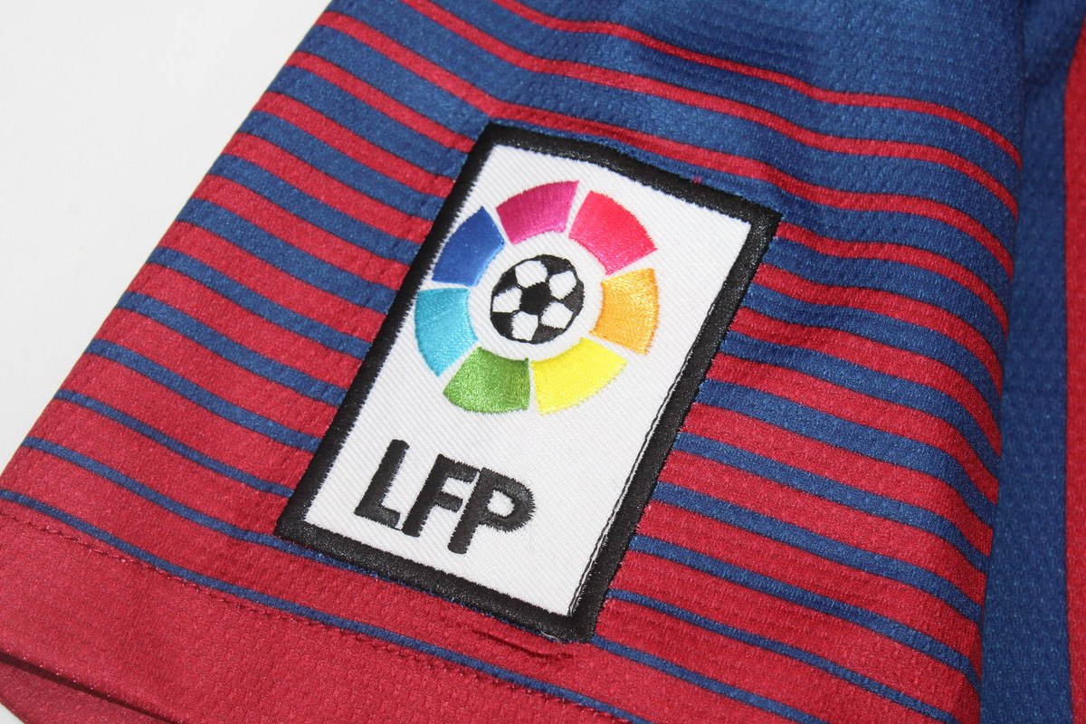 ליגה ספרדית - חולצת עבר ברצלונה בית 13/14