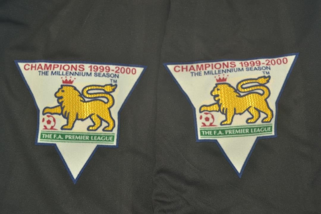 ליגה אנגלית - חולצת עבר מנצ'סטר יונייטד חוץ 01/02