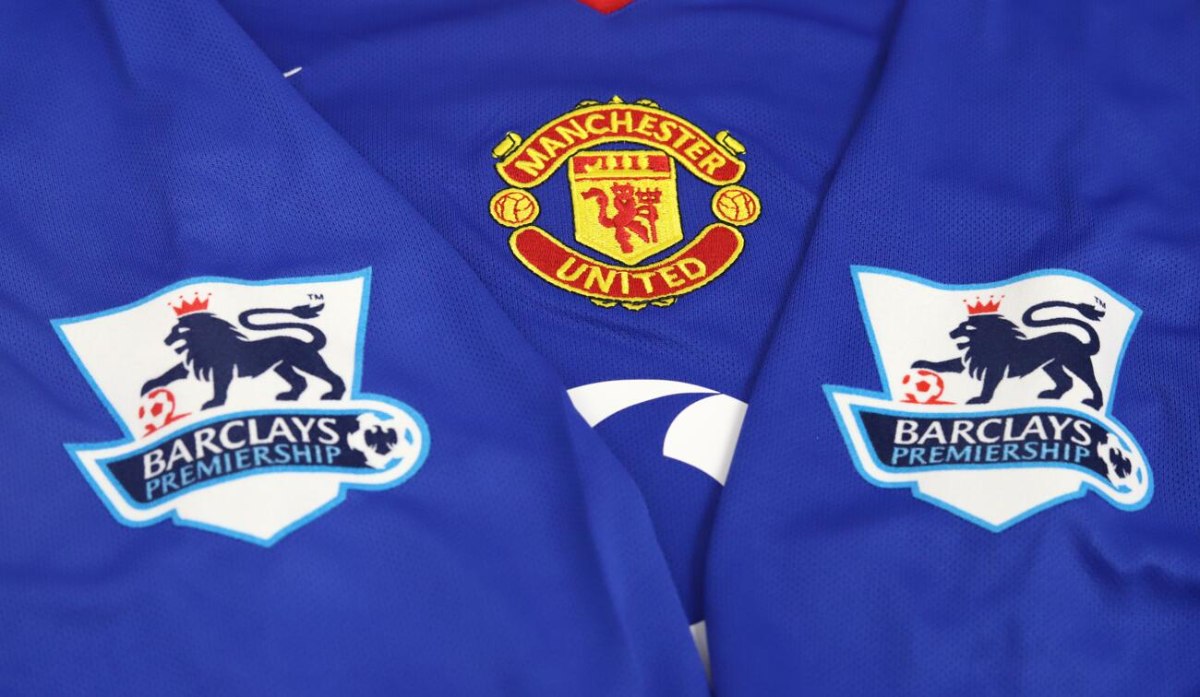 ליגה אנגלית - חולצת עבר מנצ'סטר יונייטד חוץ 05/06